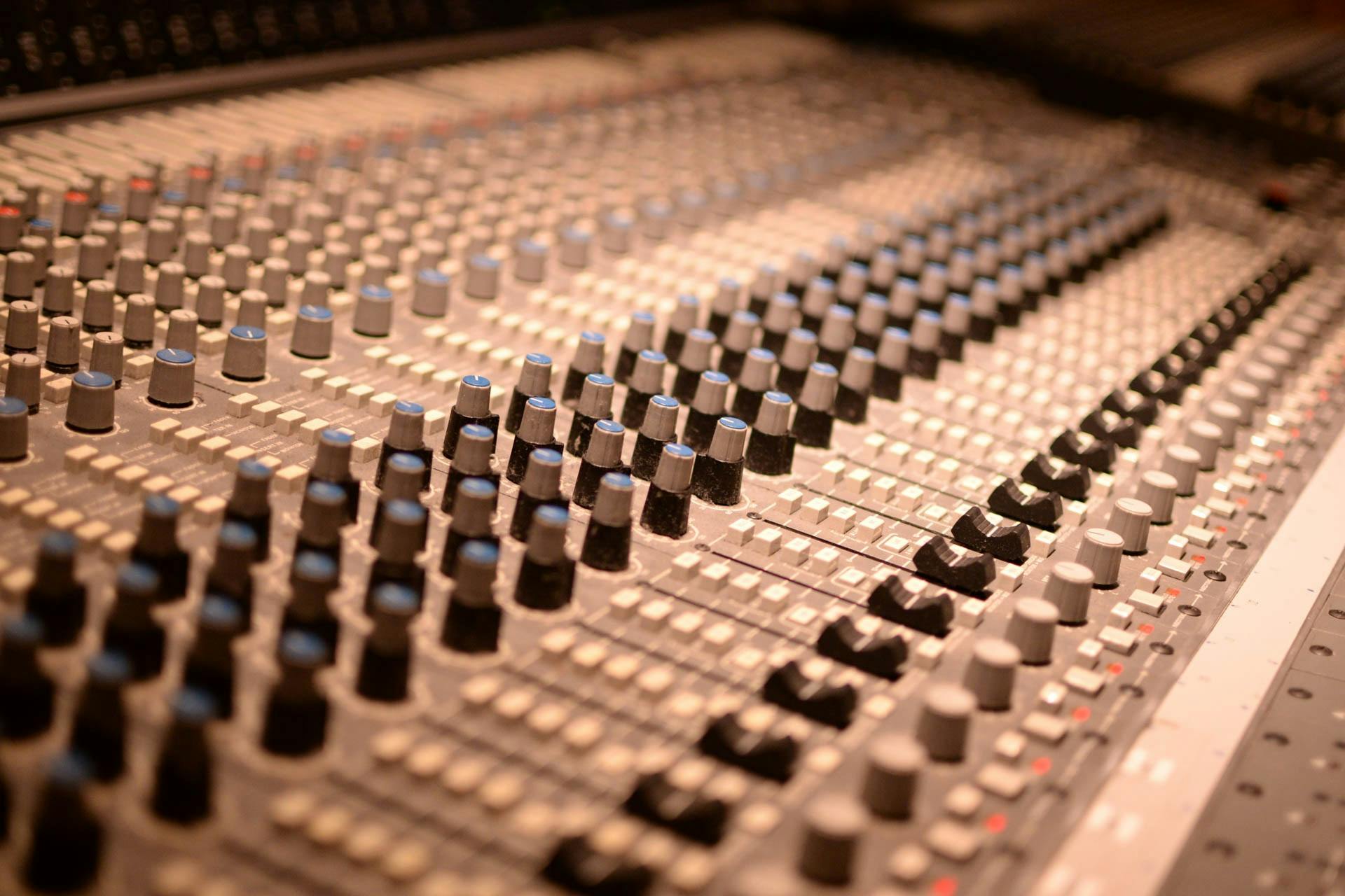 Mixing table
